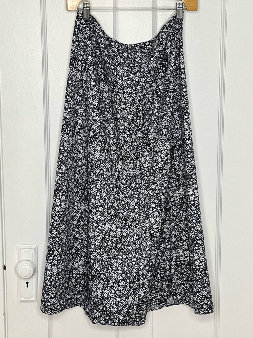 Black White Floral Midi Skirt Size Large 100% Cotton Flowy A-Line